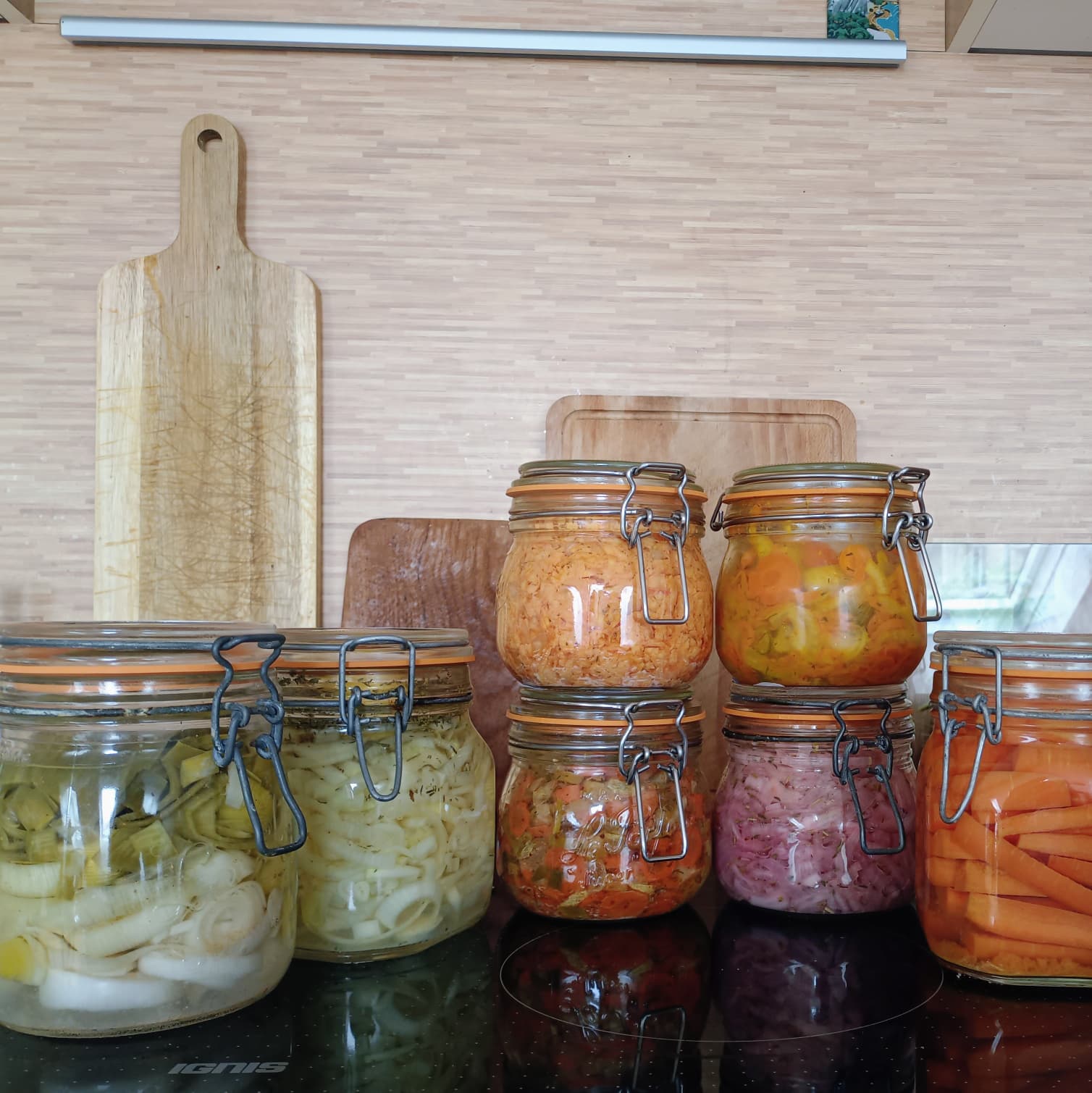 plusieurs pots de fermentation